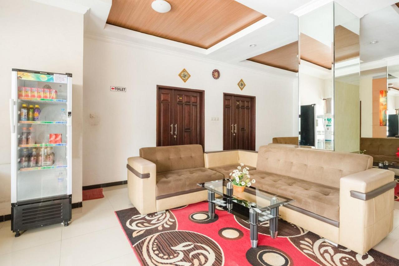 Hotel Reddoorz Syariah @ Jalan Simpang Gajayana Malang Exterior foto