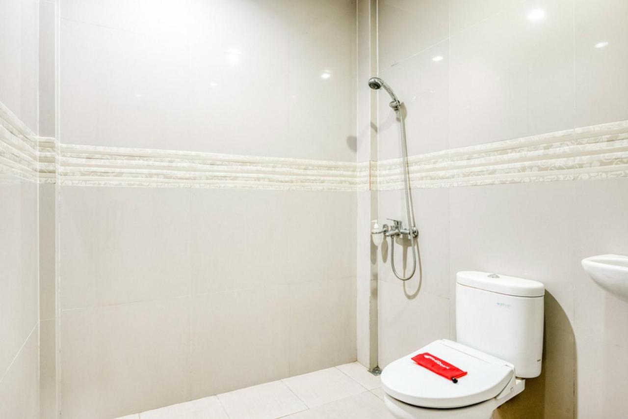 Hotel Reddoorz Syariah @ Jalan Simpang Gajayana Malang Exterior foto