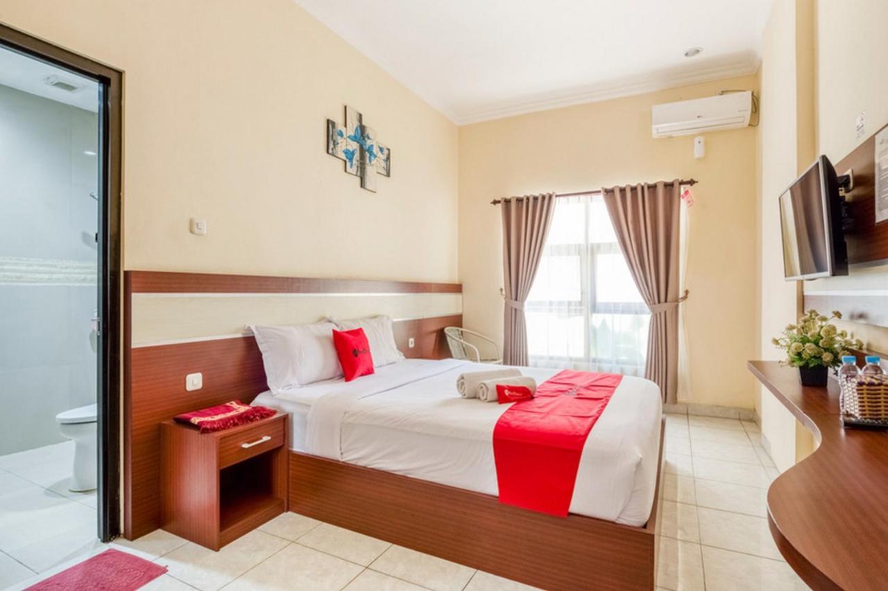 Hotel Reddoorz Syariah @ Jalan Simpang Gajayana Malang Exterior foto